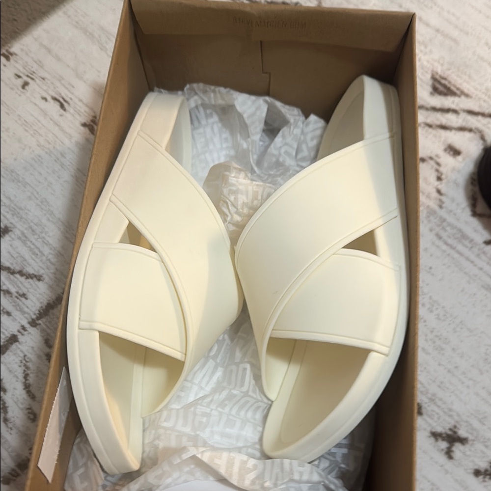 Steve Madden Cream Geometric Cutout Sandals